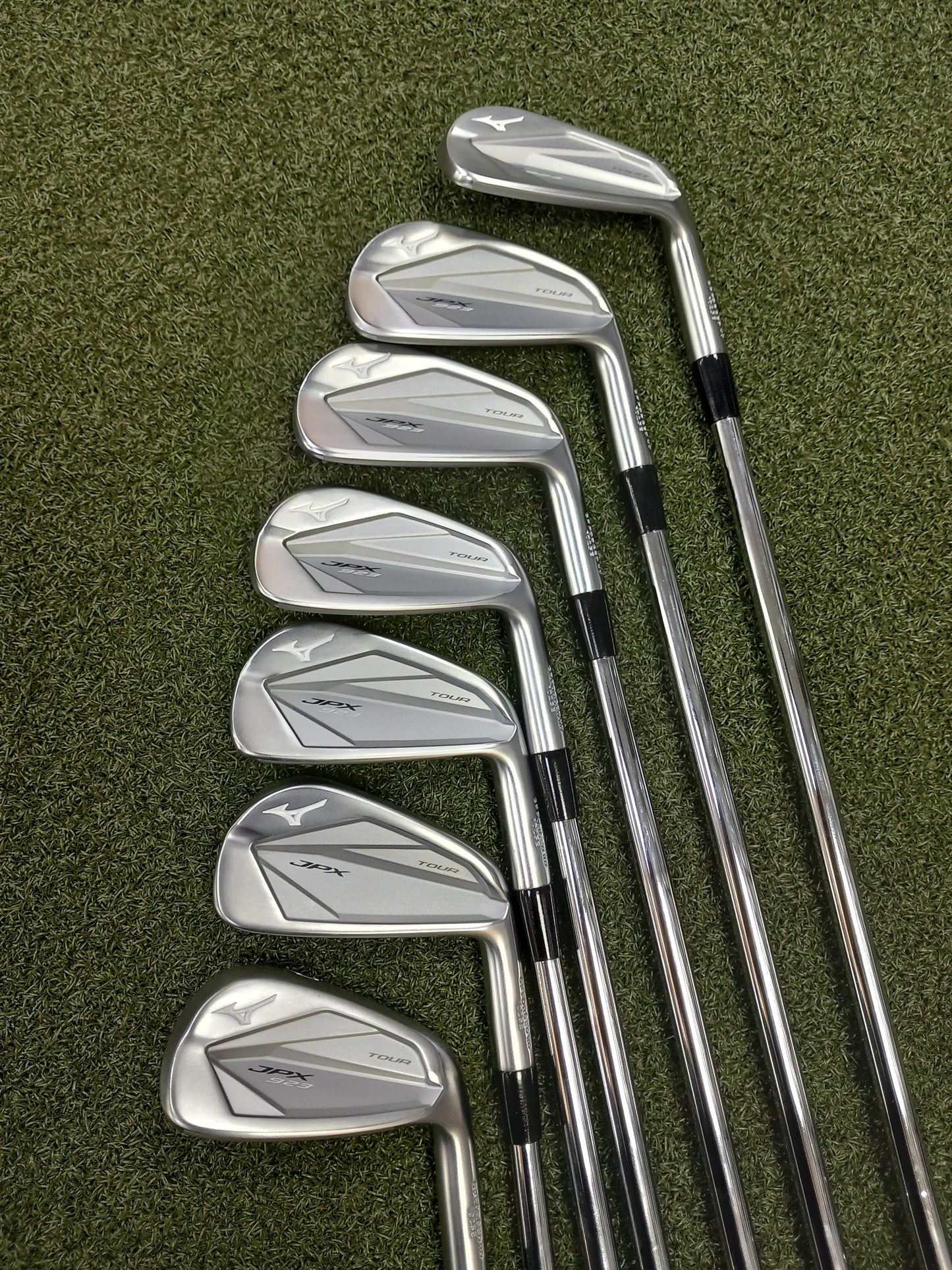 Mizuno Golf JPX923 Tour Mens Right Hand 4-PW R300 Pre Owned