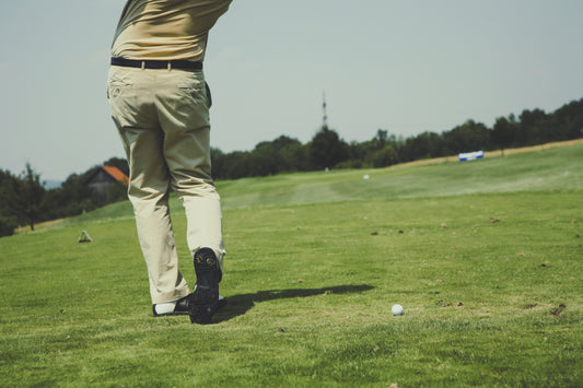 Spikes vs spikeless golf shoes